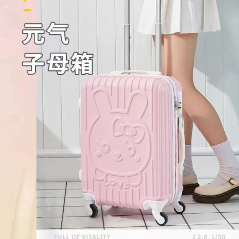 치크 한 여행 동반자: 스타일리시 한 모험 을 위한 메이크업 케이스 를 탑재 한 여자 가구