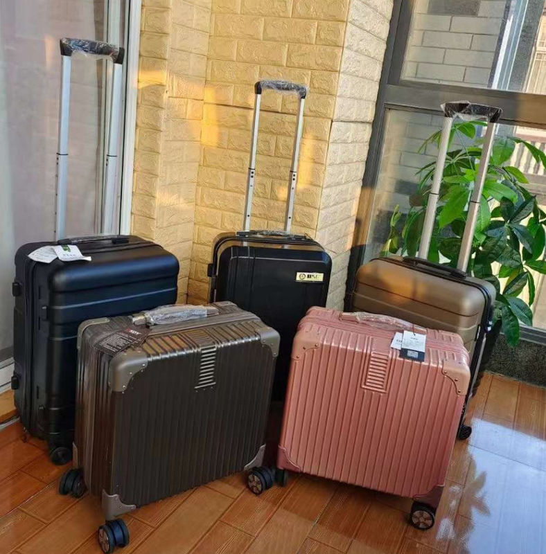 좋은 품질 스크래치 방지 트롤리 가방 비즈니스 컴퓨터 가구 18인치 4륜 조용 알루미늄 프레임 가방